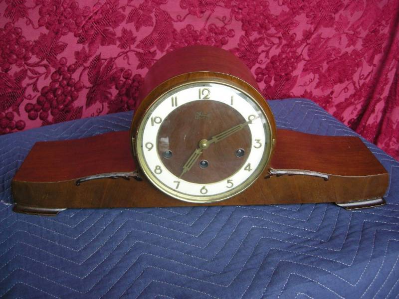 lot 30 image: Vintage Hermle MantleShelf Clock