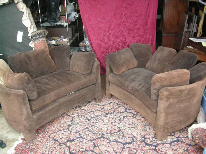 lot 38 image: Pair Vintage Sherrill-Hickory Loveseats