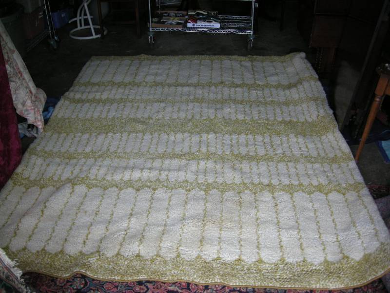 lot 39 image: Vintage 8 x 10 Moroccan S.AF.T. Rug