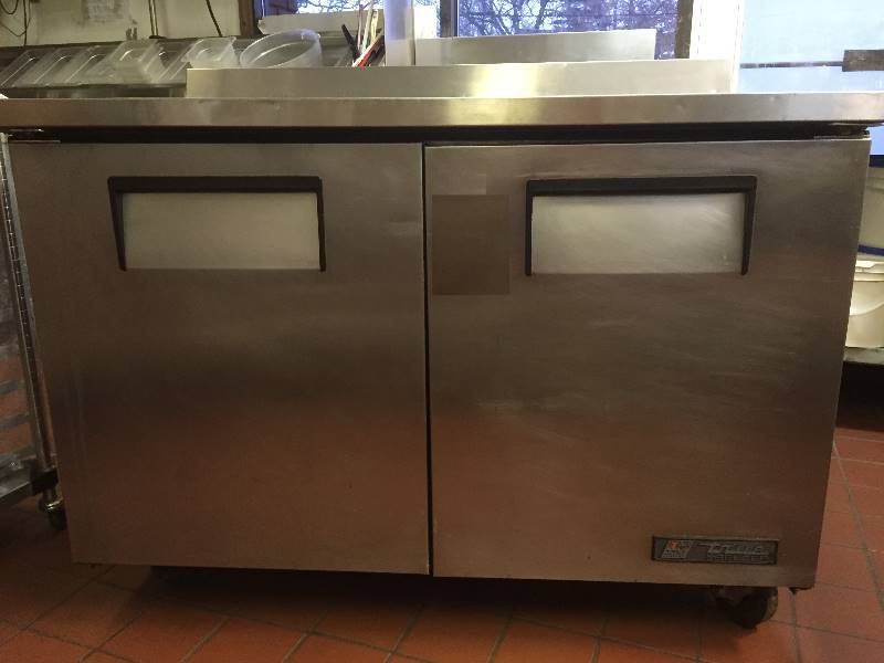 True 60 2 Door Worktop Table Freezer Runs Freezes