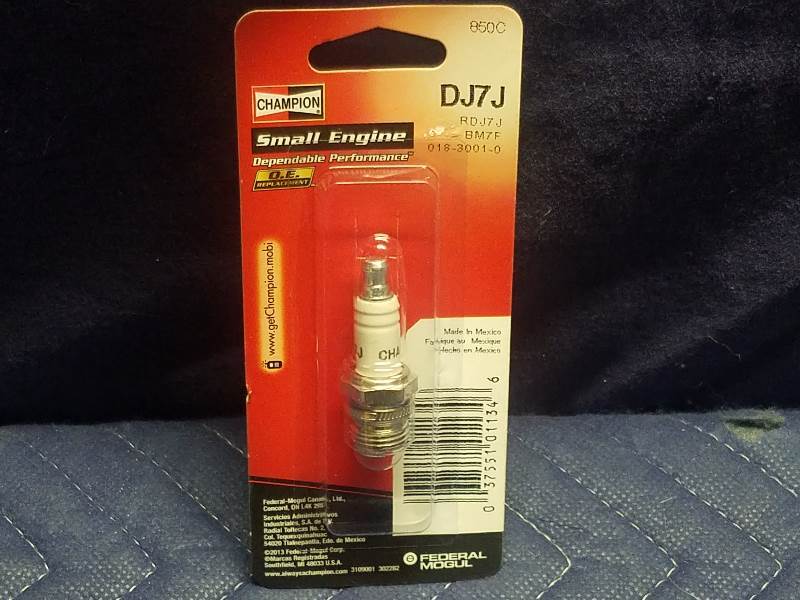lot 15 image: Champion Small Engine Spark Plugs