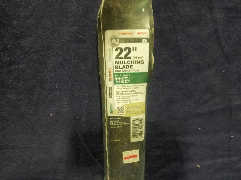lot 28 image: Arnold Universal Mulching Blade 22