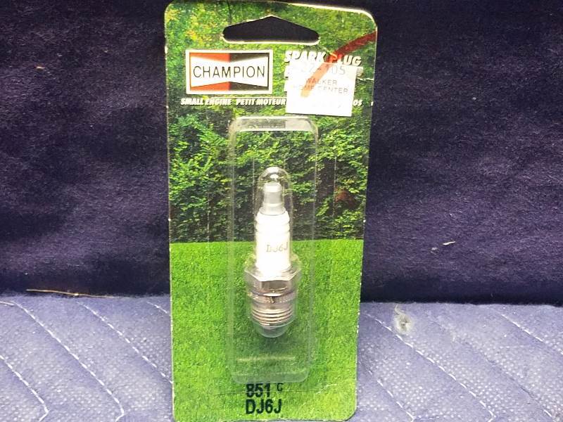 lot 40 image: Champion Small Engine Spark Plugs