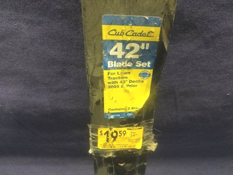 lot 152 image: Cub Cadet 42 Blade Set