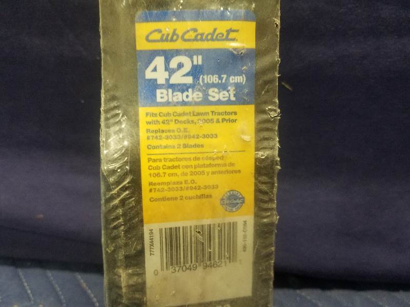 lot 164 image: Cub Cadet 42 Blade Set