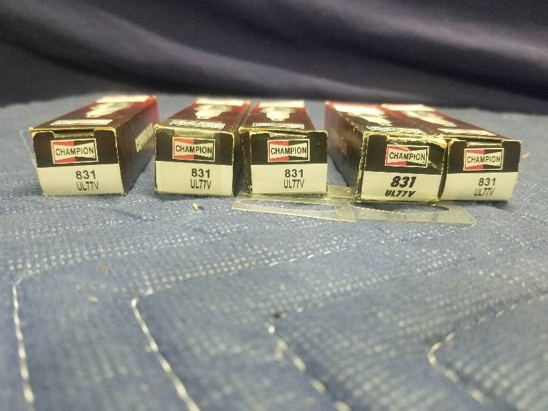 lot 173 image: CHampion Spark PLugs