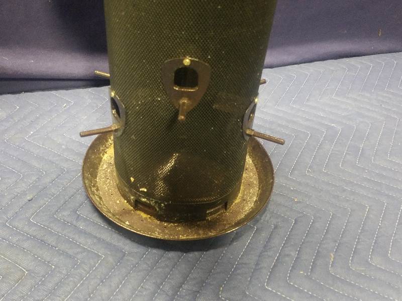 lot 179 image: Big 6-Post Bird Feeder