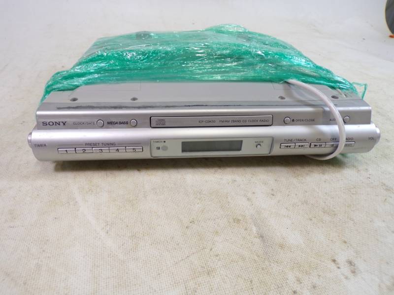 lot 79 image: Sony under cabinet Radio CD player