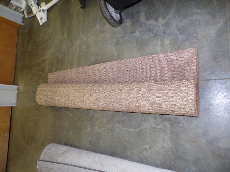lot 82 image: 5 x 7 Rug