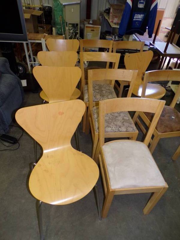 lot 86 image: 11 Chairs