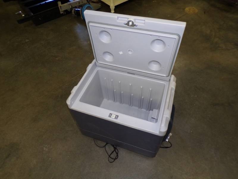 lot 89 image: Coleman 12V Cooler