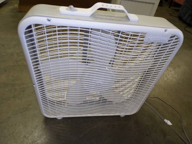 lot 91 image: Box Fan