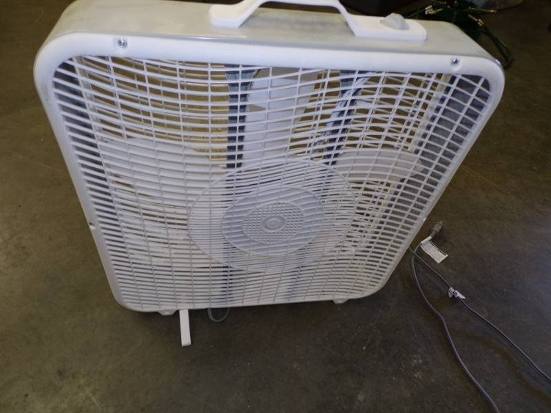 lot 92 image: Box Fan