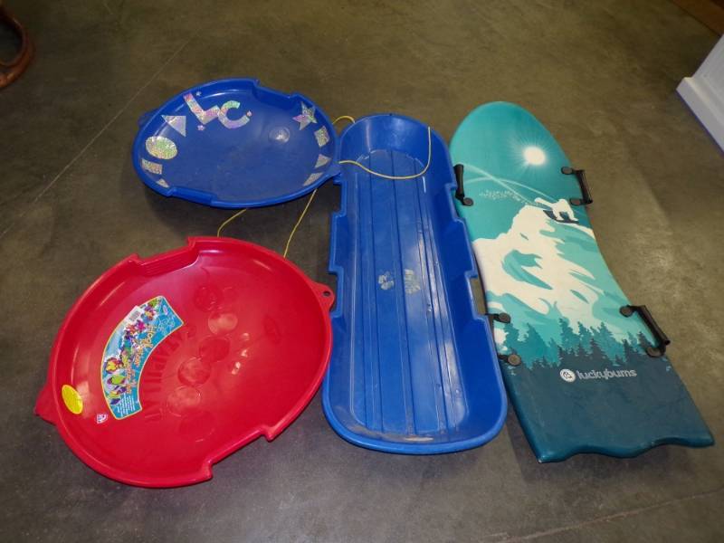 lot 93 image: 4 Snow Sleds