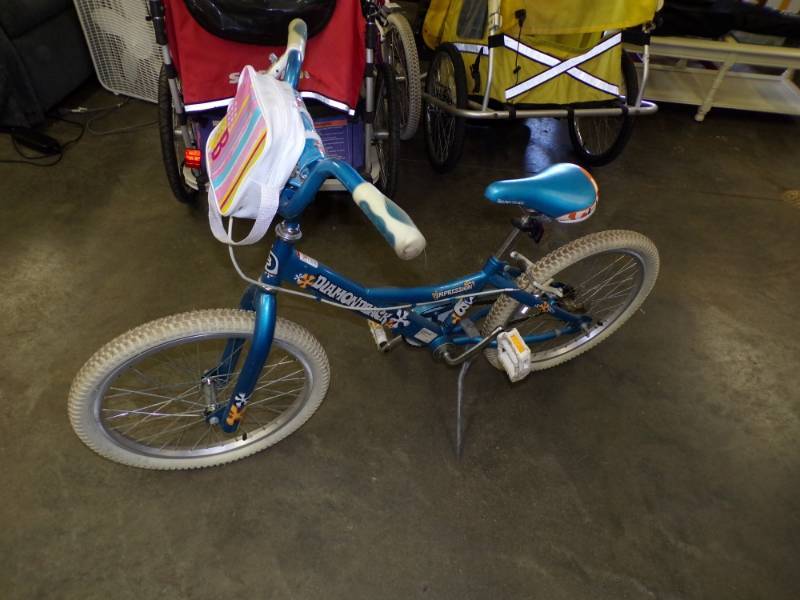 lot 97 image: Girls Bike