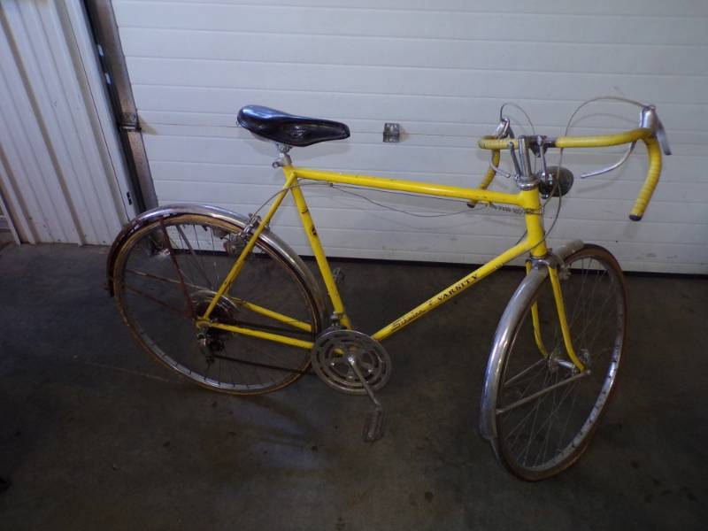 lot 104 image: Vintage Schwinn Varsity 10 Speed Bike