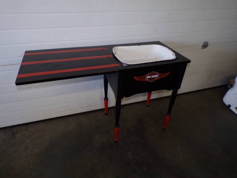 lot 1 image: Harley Davidson Deck Bar With Ice Caddy