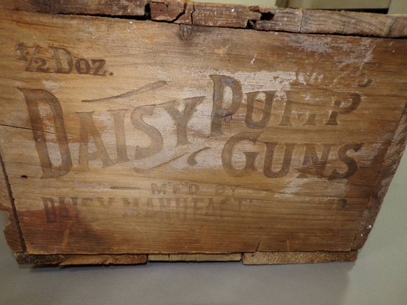 lot 4 image: Vintage No. 25 Daisy Pump BB Gun Crate holds 12 Dozen.