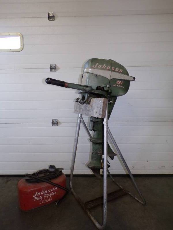 lot 6 image: 5 15 HP Johnson Vintage Outboard Motor with Tank. Stand not included