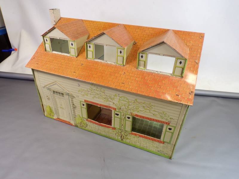 lot 7 image: Vintage Meritoy Tin Doll House