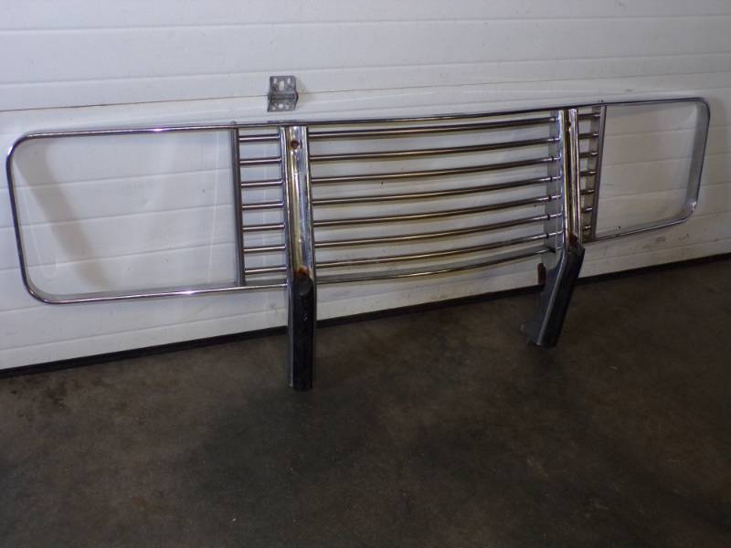lot 12 image: Solid Truck Grill Deer Guard