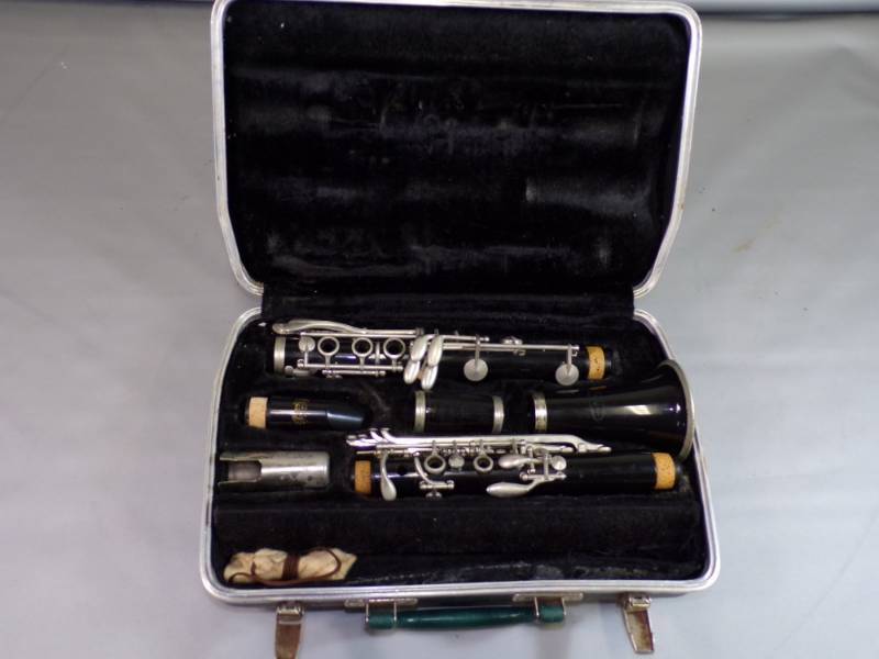 lot 17 image: Bundy Vito Clarinet