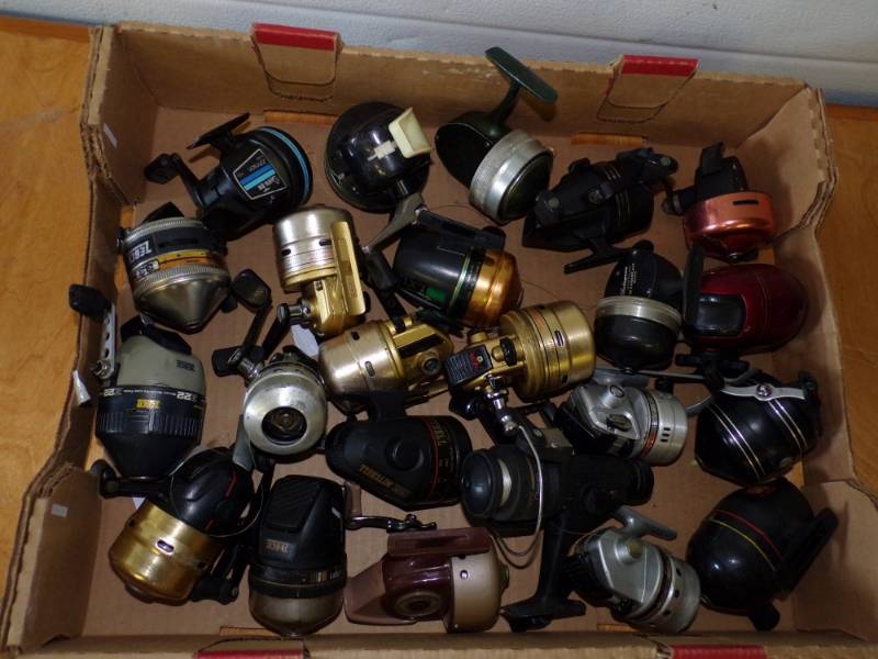 lot 21 image: Lot of Fishing Reels