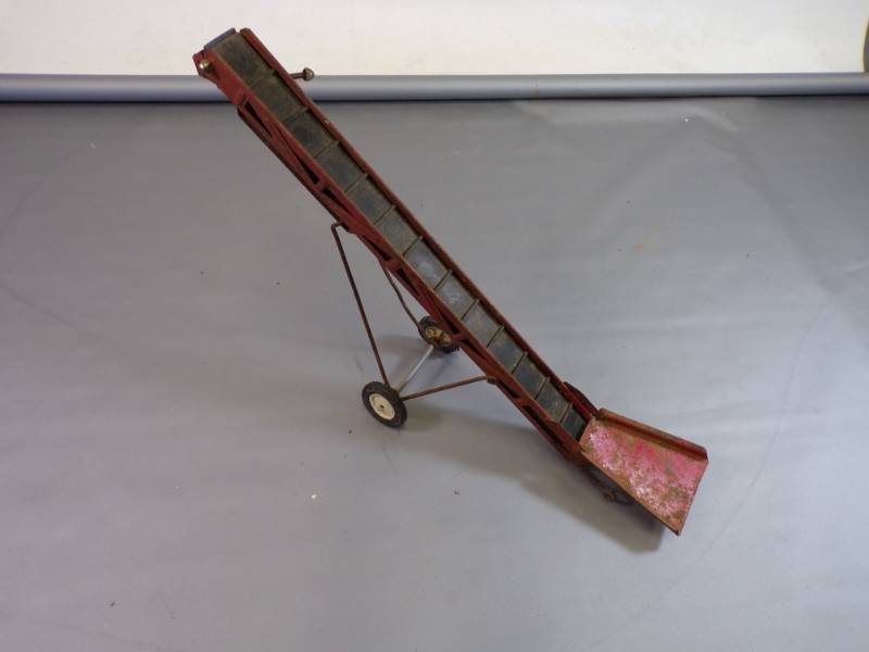 lot 51 image: Vintage Toy Elevator