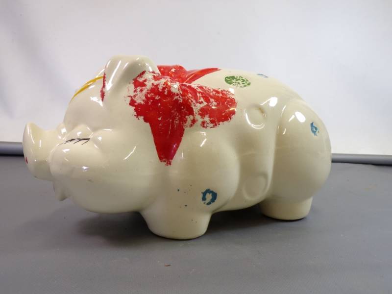lot 61 image: Collectable 1940s Ceramic Piggy Bank