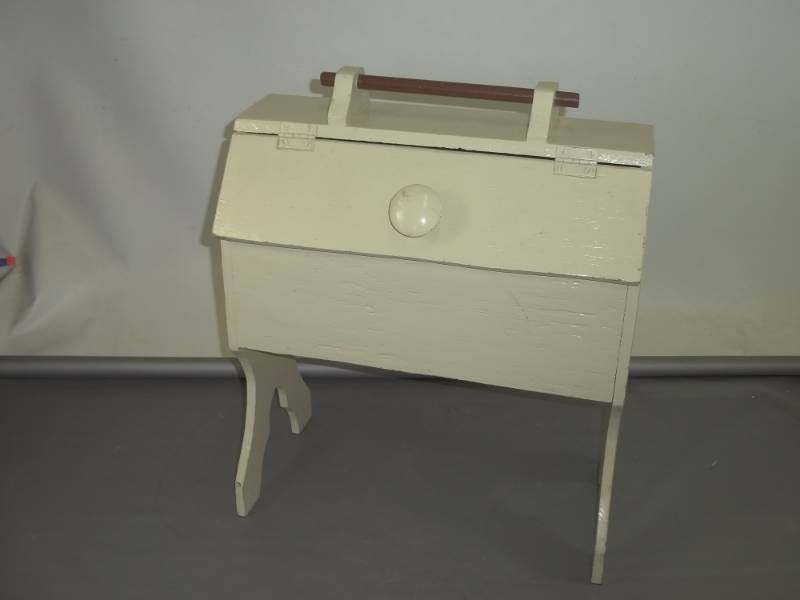 lot 73 image: Fun Sewing Stand  kit