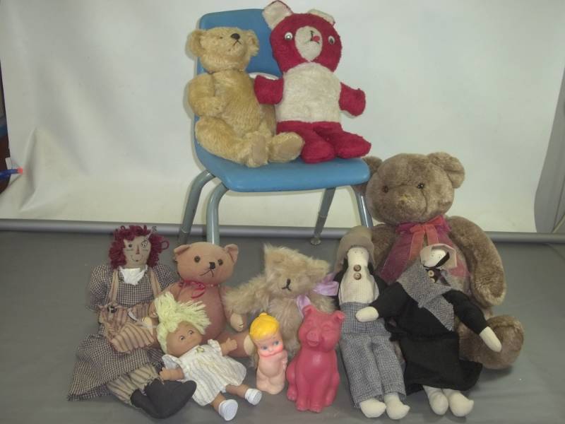 lot 74 image: Kids lot with Chair, Vintage stuffed toys