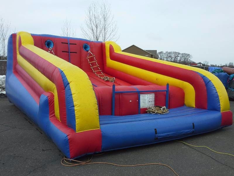 lot 1 image: Jacobs Ladder Inflatable Obstacle