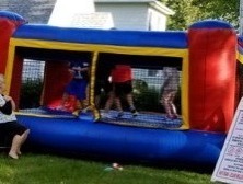 lot 3 image: Junior Inflatable Bouncy House