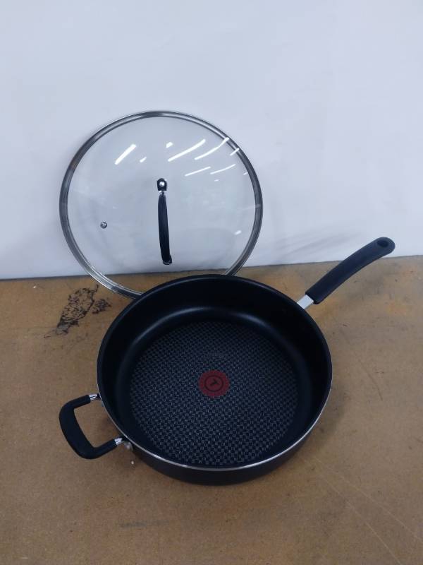 lot 4 image: T-fal Hard Anodized Aluminum 5 Qt4.73l Deep Saute Non Stick Jumbo Cooker