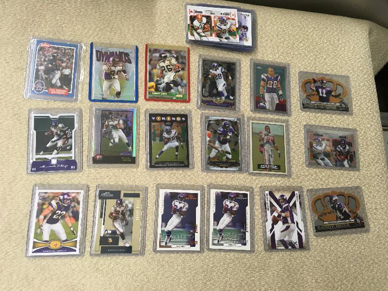 lot 31 image: Misc Minnesota Vikings Cards  - Stars (Favre, Peterson, Moss, Etc.)