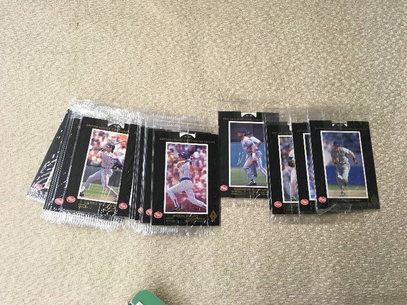lot 54 image: Post Cereal Canadian 18 Card Set