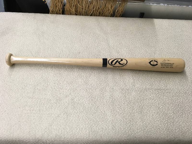 lot 5 image: Minnesota Twins Justin Morneau #33 2006 American League Most Valuable Player Bat