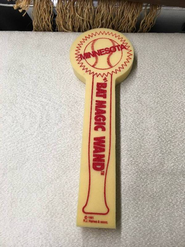 lot 17 image: 1991 Minnesota Twins Foam Bat Magic Wand