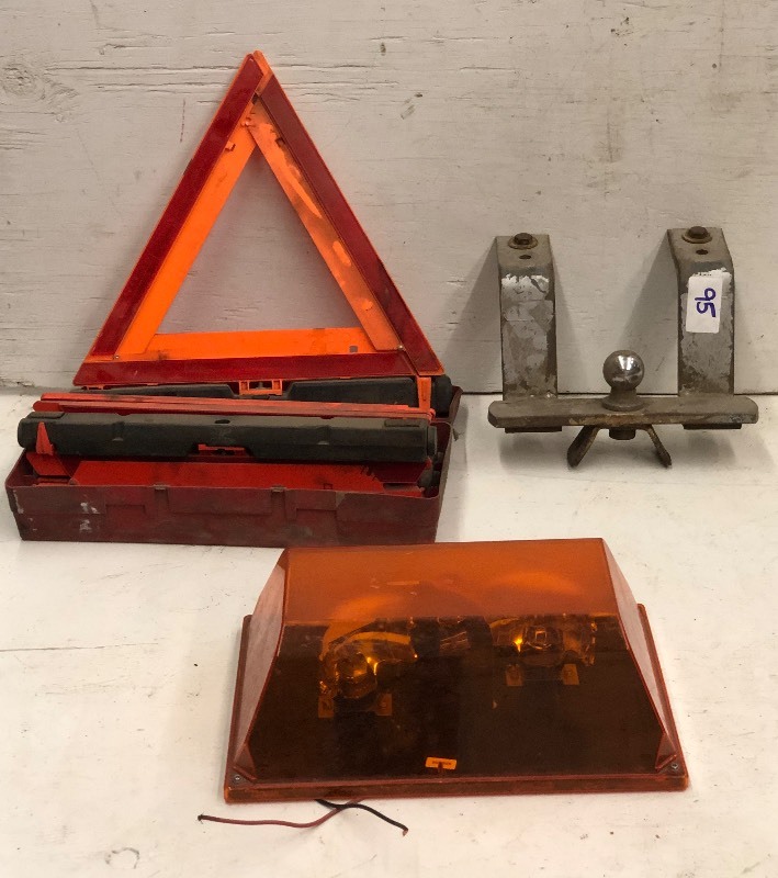 lot 95 image: Reflective Triangles, Caution Beacon, Tow Hitch