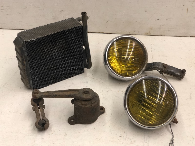 lot 30 image: (2 Headlights, Automotive Cooler, Etc