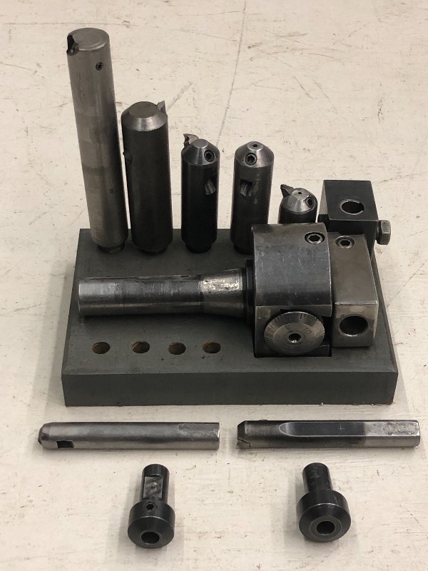 lot 33 image: Bridgeport #2 Boring Head With R8 Taper & Etc