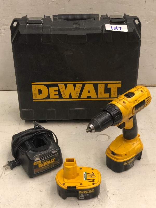 lot 44 image: DeWalt 12 Drill  Driver Set