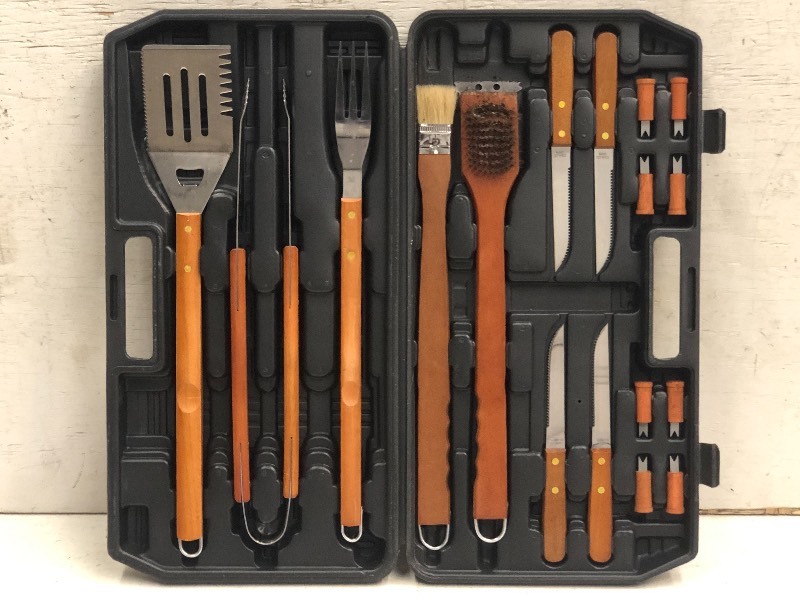 lot 47 image: 17-Piece BBQ Tool Set