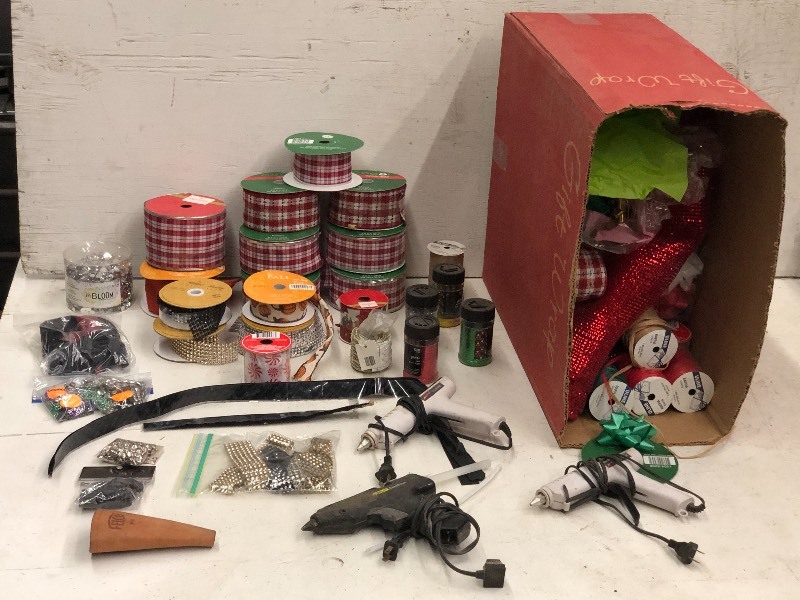 lot 78 image: Box Of Assorted Arts  Crafts Supplies