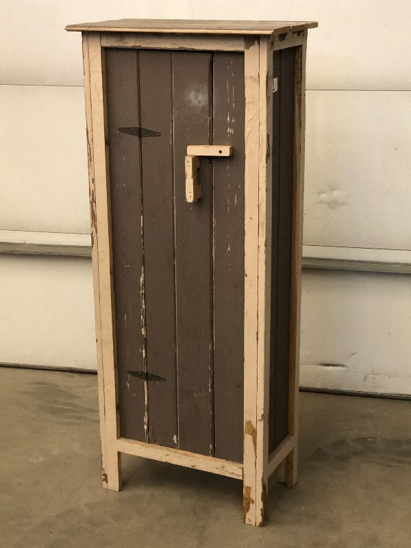 lot 81 image: Homemade Barnwood Cabinet  Hutch