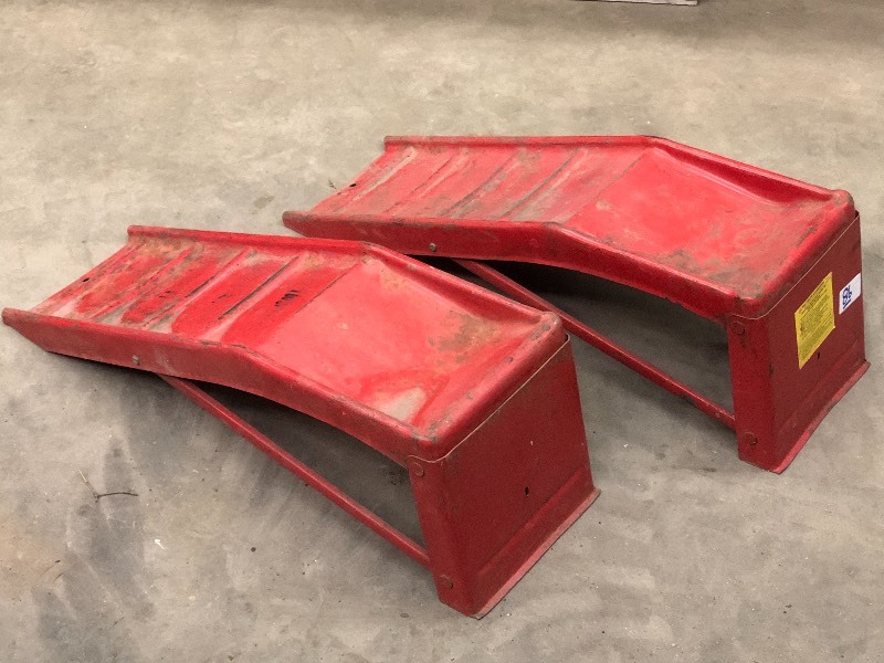 lot 86 image: 5000# Steel Car Ramps