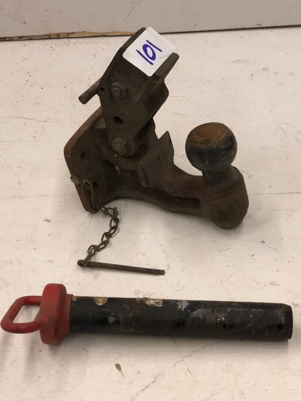 lot 101 image: Pintle Hitch & Heavy Duty Pin