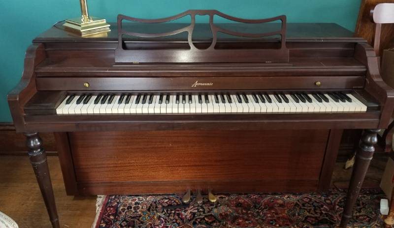 lot 7 image: Acrosonic Upright Piano by Baldwin