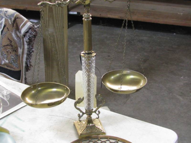 lot 1 image: Brass Scale & Trivet