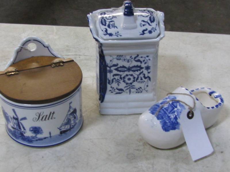 lot 5 image: Blue Dutch Items